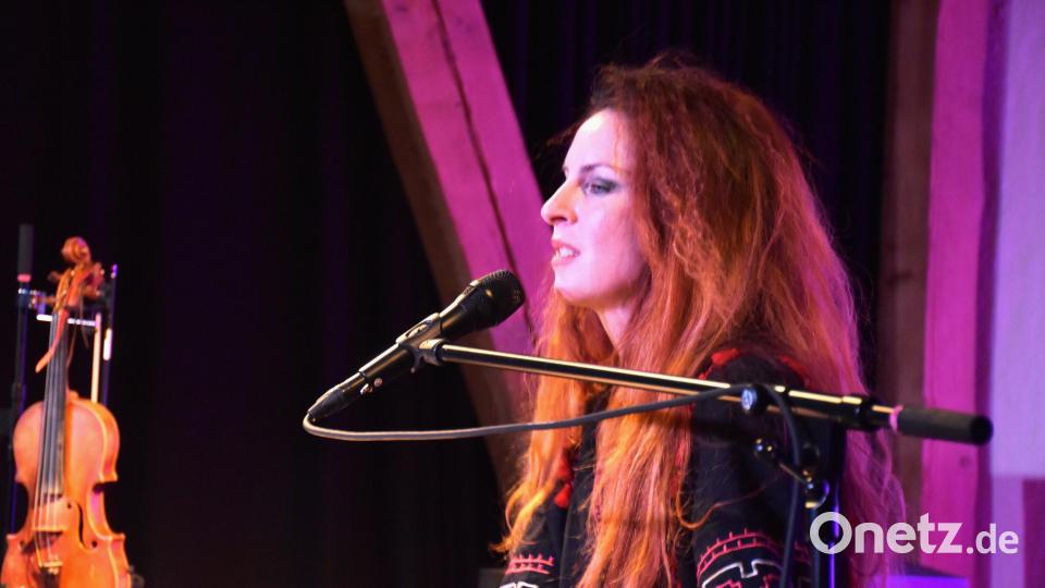 Die schwedische Sängerin mit den wallenden, roten Haaren kann in vier Sprachen gleichzeitig begeistern. Bild: ubb