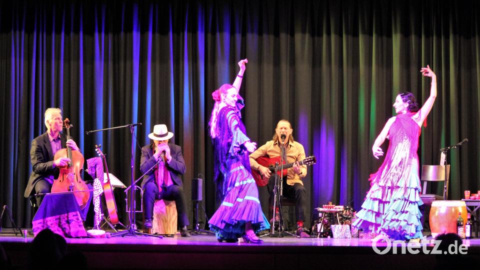 Zur "Andalusischen Weihnacht" war das Publikum in die Stadthalle eingeladen worden - mit viel Musik und viel Tanz. Bild: stg