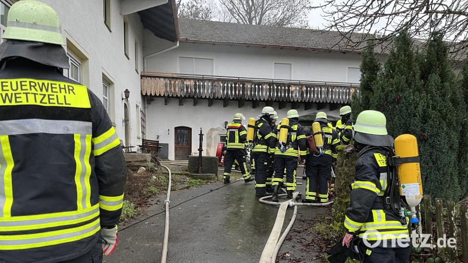 Mehr als zwei Stunden dauerte es, bis der Brand gelöscht war. Bild: Feuerwehr Landkreis Cham