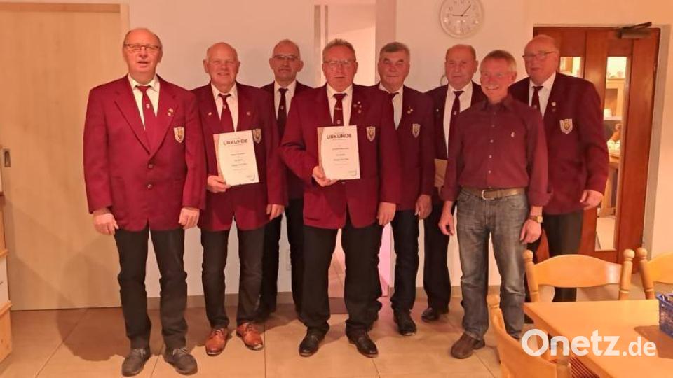 Alle Jubilare mit Vorstand Wolfgang Kleiber Bild: lei