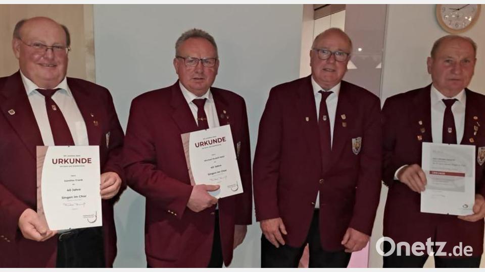 Die geehrten für 40 Jahre Günther Frank und Rudolf Michael Hölzl mit Vorstand Wolfgang Kleiber und dem 50-jährigen Jubilar Richard Westphal Bild: lei