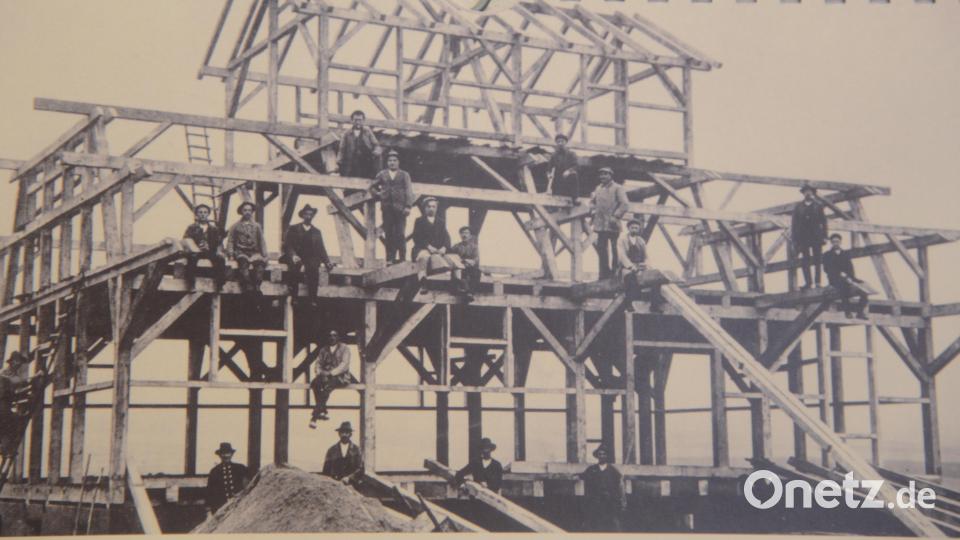 So sah das Lagerhaus der Raiffeisenbank vor seiner Fertigstellung im Jahr 1929 aus. Bild: bey