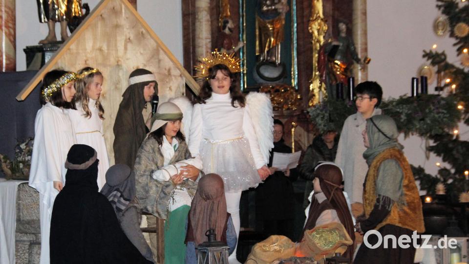Ein Szene aus dem Krippenspiel bei der Kinderkrippenfeier in Schmidmühlen. Bild: bjo