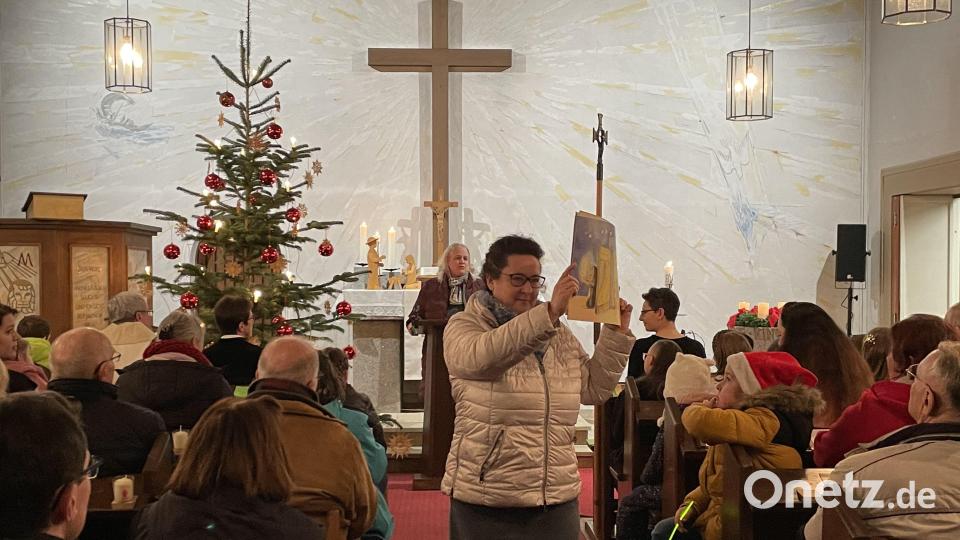 Bildliche Unterstützung gehörte zur Familienchristmette in der Erlöserkirche in Wernberg-Köblitz. Bild: Maria Schlögl/exb