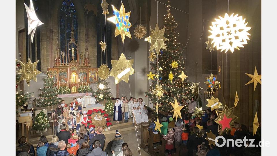 Mit einem großen Kinder-Krippenspiel feierten die Familien am Nachmittag des Heiligen Abends in der Nabburger Stadtpfarrkirche das Weihnachtsfest. Bild: aub
