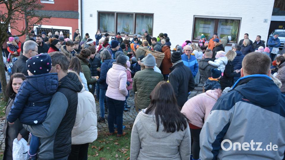 Das Spektakel zur Mittagszeit fand großes Interesse. Bild: jr