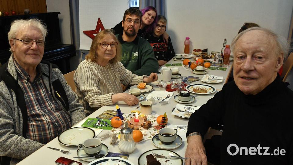 „Heiligabend allein? Das müssen Sie nicht sein!“ Unter diesem Motto feiert der Christliche Verein junger Menschen (CVJM) in Amberg seit mehr als 50 Jahren mit Menschen Weihnachten, die ansonsten alleine wäre. Bild: Petra Hartl