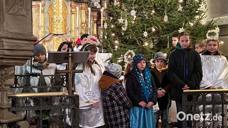 Kinder im Alter von fünf bis elf Jahren beteiligten sich am Krippenspiel. Bild: exb, Nicole Schusser-Schindler