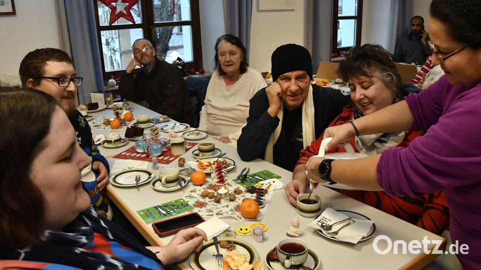 „Heiligabend allein? Das müssen Sie nicht sein!“ Unter diesem Motto feiert der Christliche Verein junger Menschen (CVJM) in Amberg seit mehr als 50 Jahren mit Menschen Weihnachten, die ansonsten alleine wäre. Bild: Petra Hartl