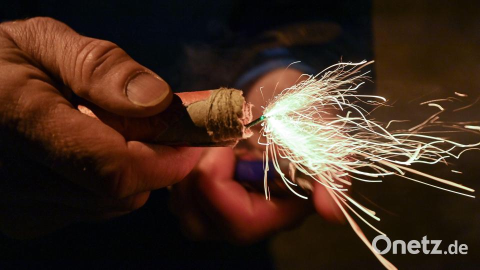 Ein Niederländisches Duo hatte sich in Eger mit über 150 Kilo illegaler Pyrotechnik eingedeckt. Symbolbild: Patrick Pleul/dpa