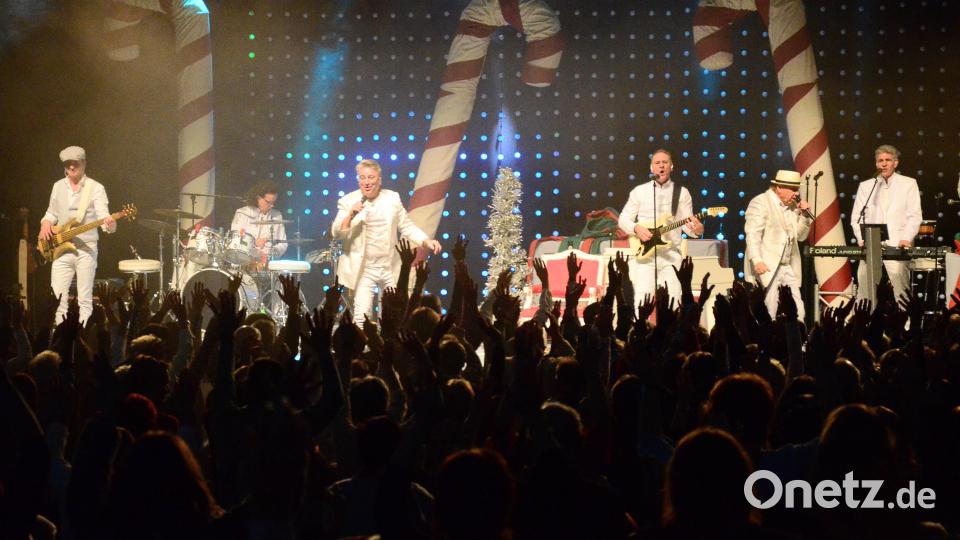 "3000 Jahre". Die Weidener Fans bejubeln ihre Paldauer. Bild: Kunz