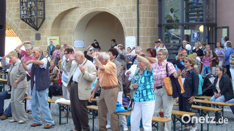 Mit einem Mitmachangebot war die Gymnastikgruppe beim Gesundheitstag in Amberg dabei. Bild: Gisela Promm/exb