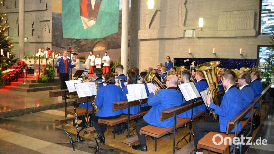 Sinfonische Bläserklänge in einer Kirche - in Pirk am 2. Weihnachtsfeiertag seit Langem schon eine Tradition. Bild: kki