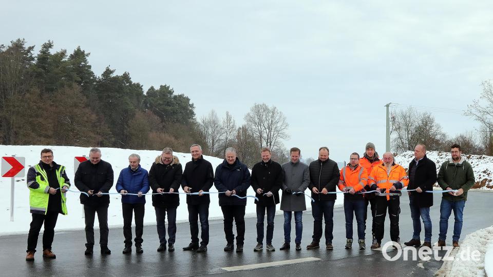 Der Kreisverkehr bei Immenstetten entschärft den Unfallschwerpunkt an der früheren Einmündung der AS 30 in die Staatsstraße 2238. Bild: Wolfgang Steinbacher