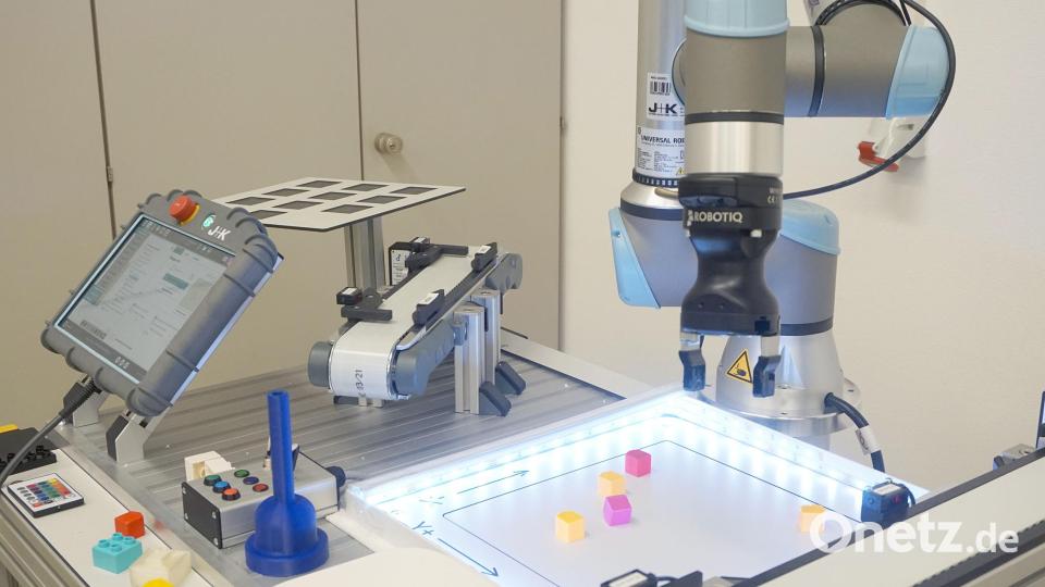 An der OTH Amberg-Weiden wird mit der Fördersumme die Kameraausleuchtung kollaborativer
Roboter verbessert. Bild: Misch/OTH Amberg-Weiden