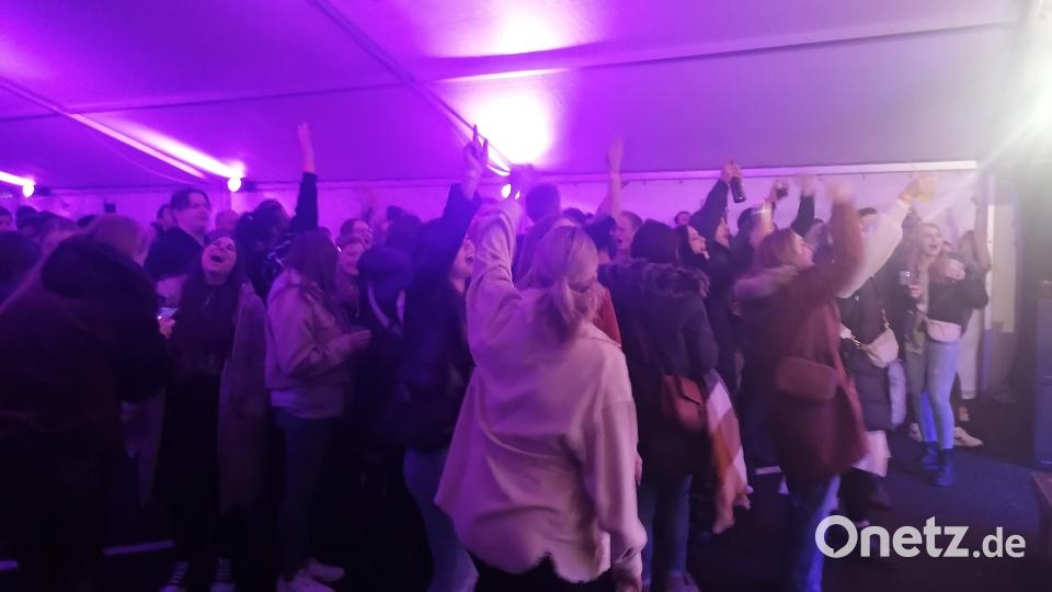 500 bis 600 Besucher feierten auf der Silvestermeile. Bild: wrl