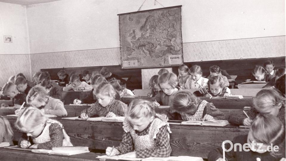 Blick in das Klassenzimmer der ersten Vilshofener Schule, hier im Jahr 1951. Bild: Archiv Albert Kräuter, Ortsheimatpfleger Vilshofen