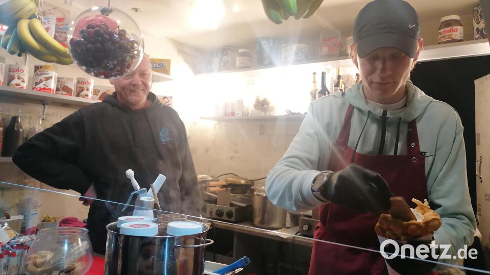 An mehreren Foodtrucks und Imbissständen gab es Essen - zum Beispiel süße &quot;Bubble-Waffeln&quot;. Bild: wrl