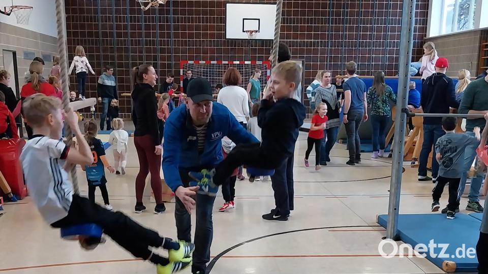 Beim TV-Indoorspielplatz in der Eglseeturnhalle war Bewegung das A und O. Bild: dob