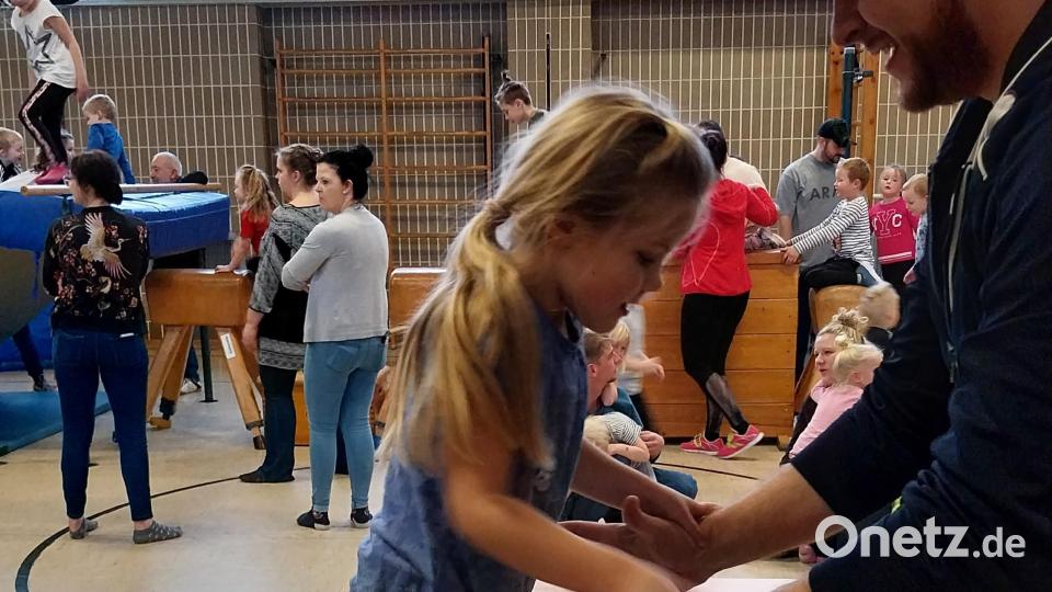 Beim TV-Indoorspielplatz in der Eglseeturnhalle war Bewegung das A und O. Bild: dob