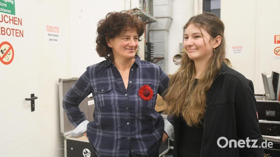 Carola Klaus mit ihrer Tochter Katrin. Bild: Gabi Schönberger