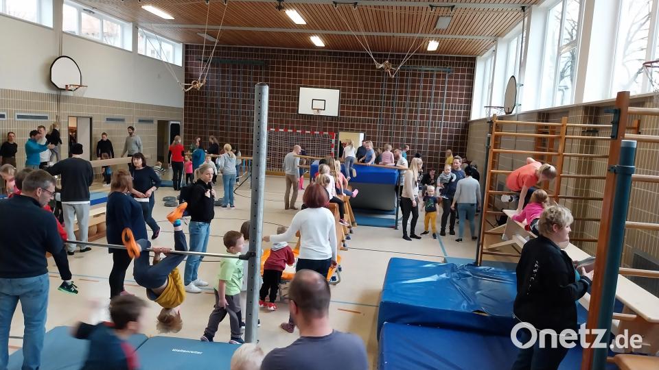 Beim TV-Indoorspielplatz in der Eglseeturnhalle war Bewegung das A und O. Bild: dob