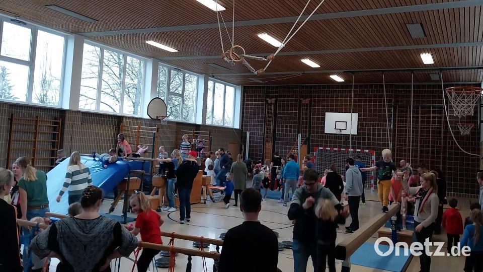 Beim TV-Indoorspielplatz in der Eglseeturnhalle war Bewegung das A und O. Bild: dob