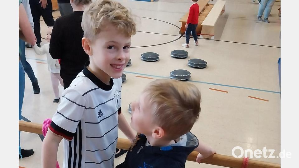 Die Brüder Maxime und Raphael probierten alles zusammen aus. Bild: dob