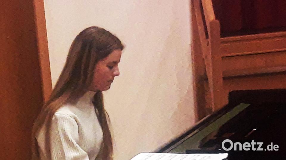 Luisa Hofmann umrahmte mit vier Musikstücken am Flügel den Neujahrsempfang. Bild: ld