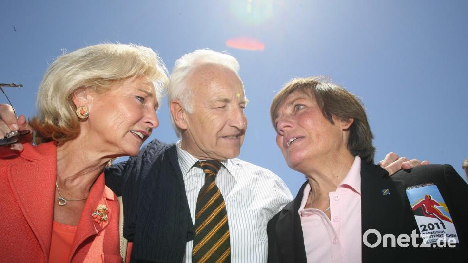 Edmund Stoiber und seine Frau Karin mit Rosi Mittermaier. Bild: Peter Kneffel