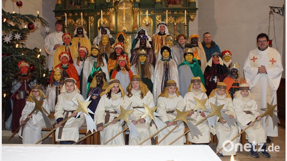 Mit gelber, roter und brauner Farbe im Gesicht: Die Sternsinger der Pfarrei Schönsee sammeln Spenden für die bedürftigen Kinder weltweit. Bild: mmj
