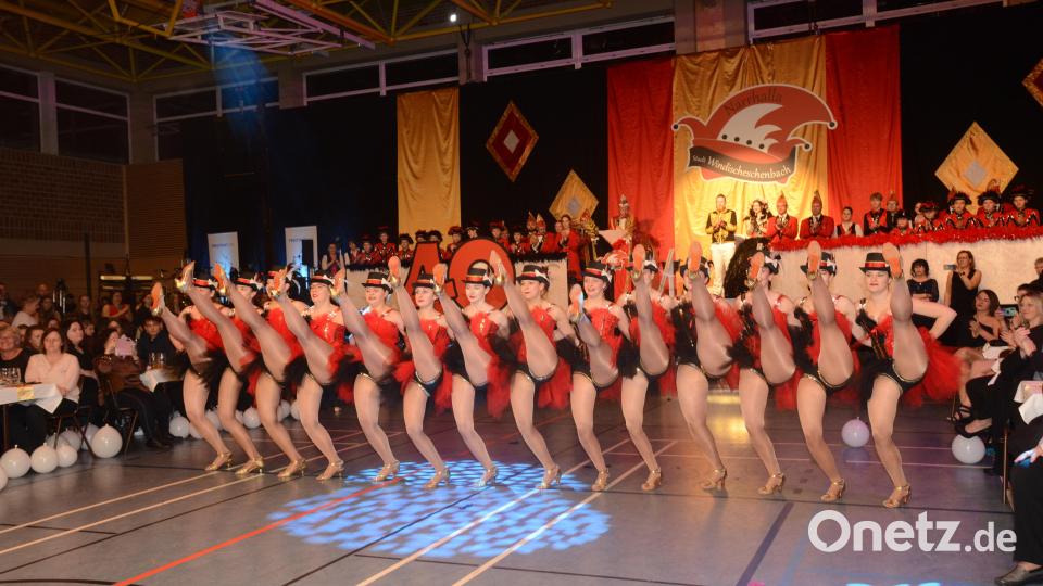 Die Prinzengarde zeigt bei ihrem Gardetanz große Perfektion. Bild: bey