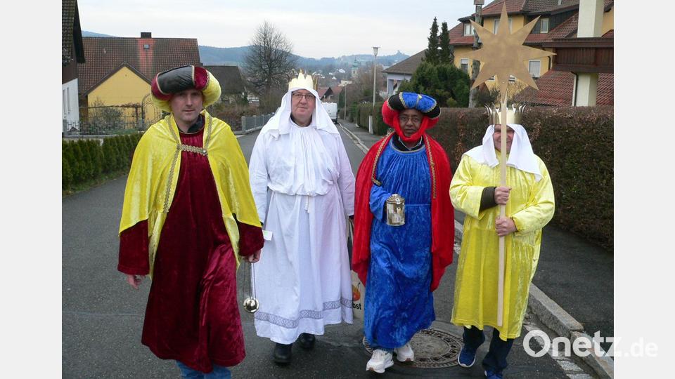 Erwachsene Sternsinger der MMC Oberviechtach (von links: Josef Spießl, Johann Niebauer, Esra Gedle und Edmund Krämer) am Sandradl unterwegs. Bild: nid