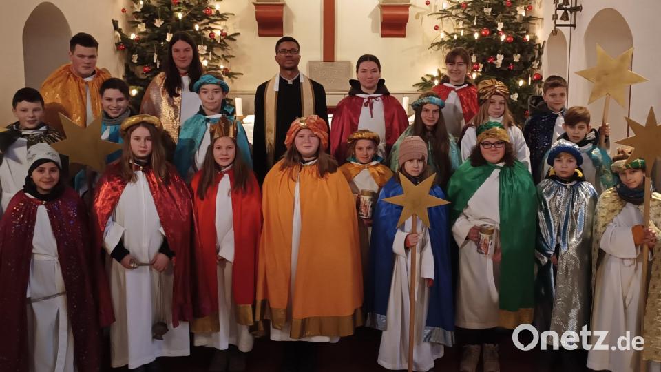 20 Kinder und Jugendliche besuchten als Sternsinger die Haushalte der Pfarrgemeinde Immenreuth und sammelten Spenden für notleidende Kinder in Indonesien. Bild: mez