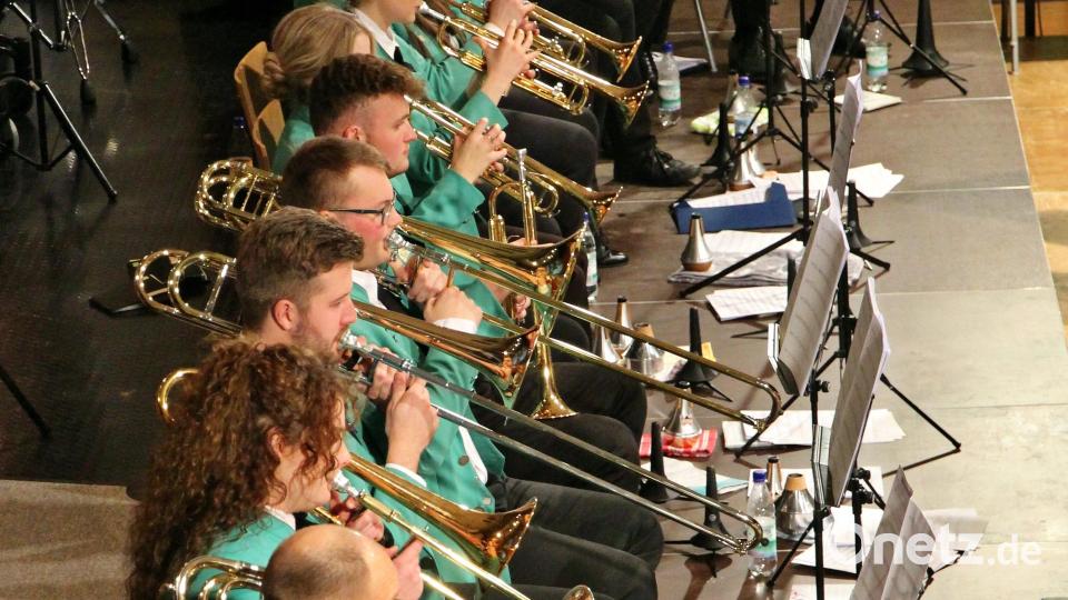 Hoch emotional, stellenweise bombastisch und actiongeladen musizierte das Jugendblasorchester beim Titel &quot;Backdraft&quot; von Hans Zimmer. Bild: Ferstl/exb
