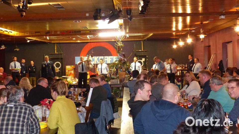 Fast kein freier Sitzplatz im Saal des Gasthauses Schärtl Bild: hme