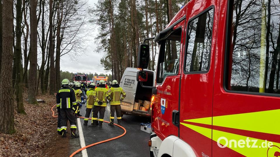 Zahlreiche Einsatzkräfte waren bei dem tödlichen Unfall in Holnstein bei Neukirchen im Einsatz. Bild: lei