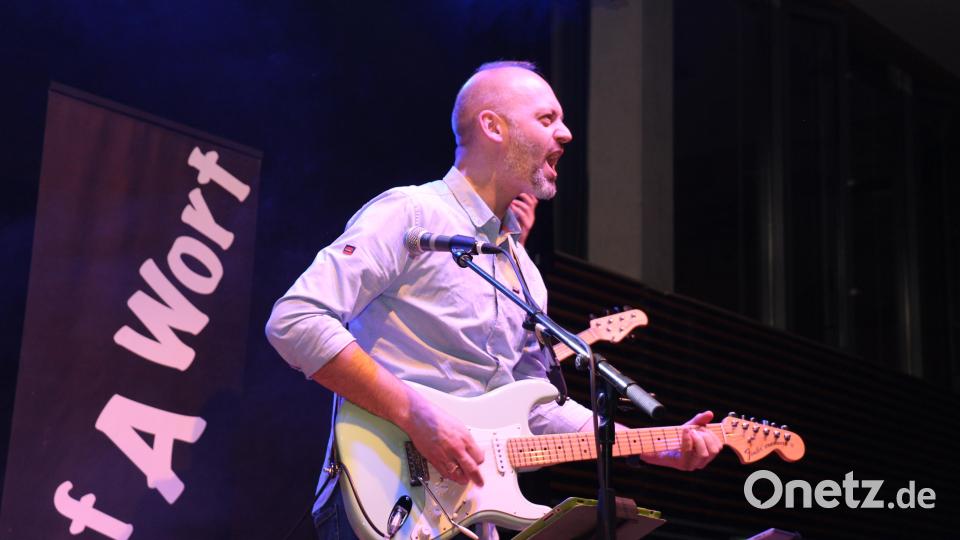 Gitarrist und Leadsänger Chris Huber überzeugte als Sänger und als Gitarrist. Bild: rpp