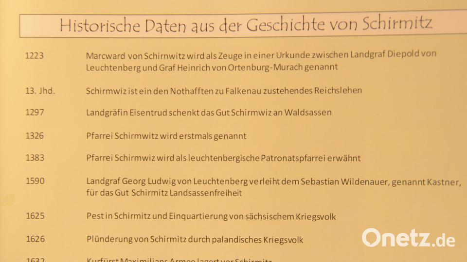 In der Festschrift sind die wichtigsten Daten über die jahrhundertelange Entwicklung der Gemeinde Schirmitz aufgelistet. Bild: bey