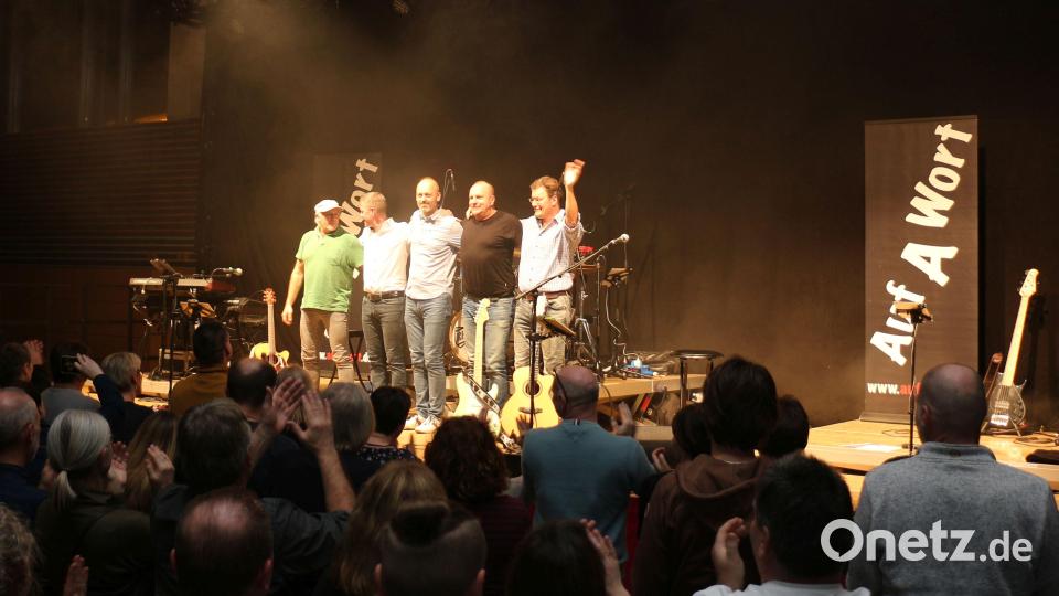 Erst nach einigen Zugaben ließen die Fans die Band gehen. Bild: rpp