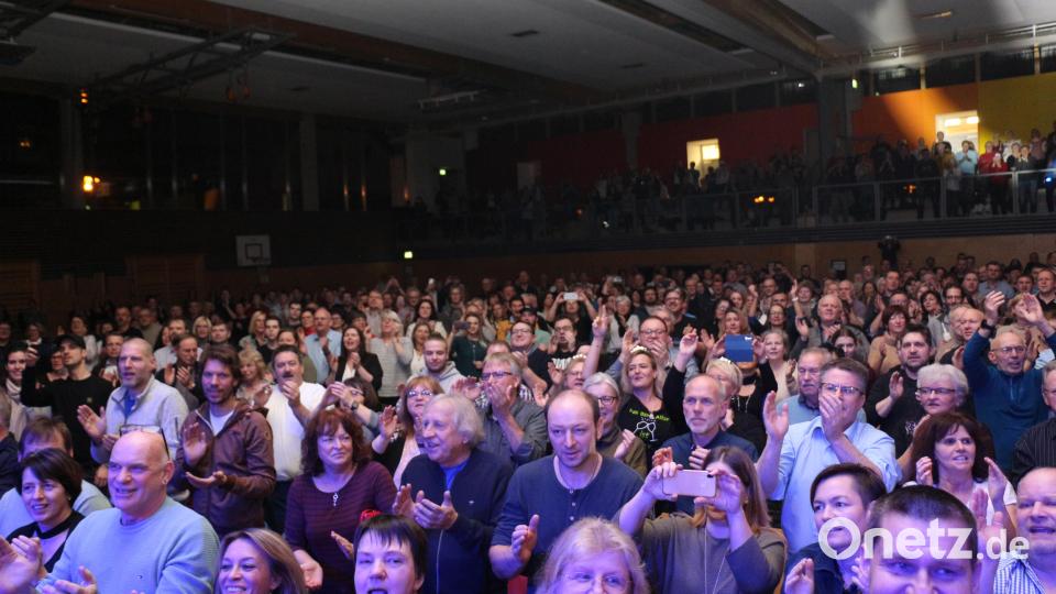 Die Fans sangen begeistert mit. Bild: rpp
