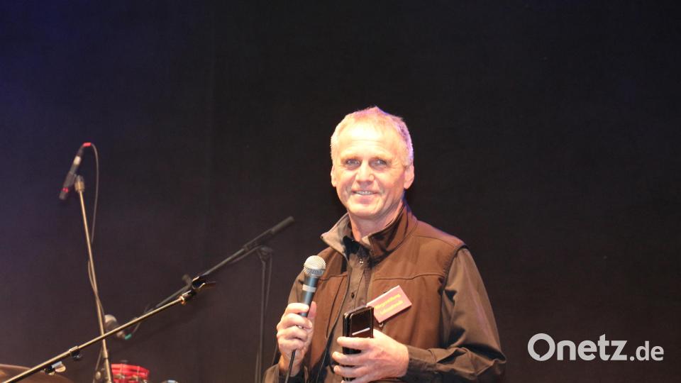 Wolfgang Hübner von der Bürgerstiftung Lebensfreude war die Freude über den vollen Saal und die von Weit angereisten Gäste anzusehen. Bild: rpp