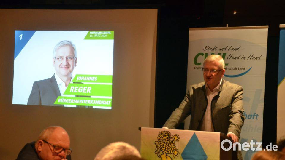 Johannes Reger beim Wahlkampfauftakt im Sportzentrum im Kreinzl. Bild: Benkhardt