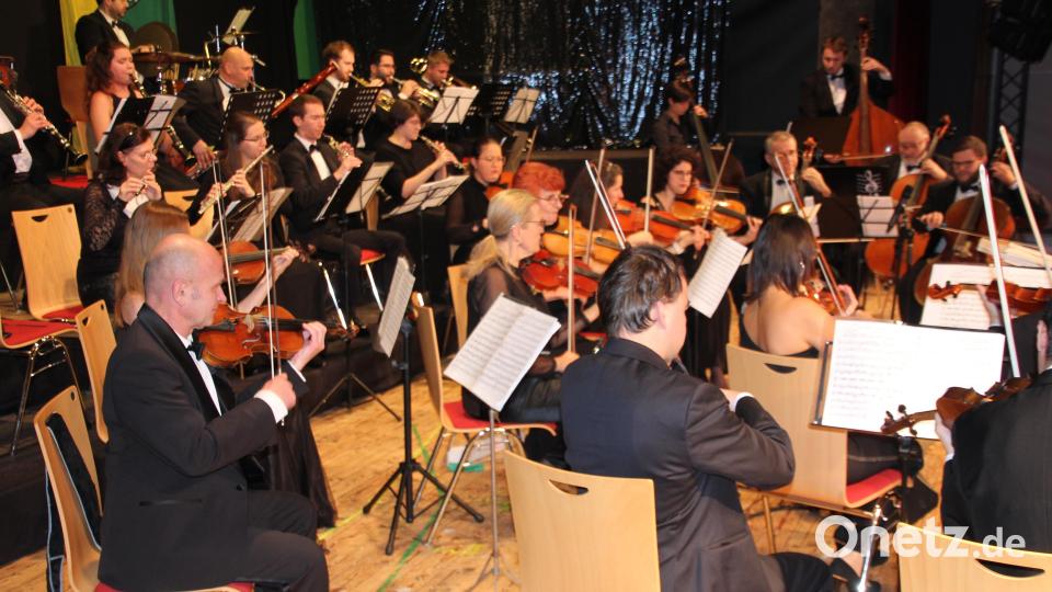 Die Donau Philharmonie Wien spielte sich beim Neujahrskonzert im Kettelerhaus in die Herzen des Publikums. Bild: kro