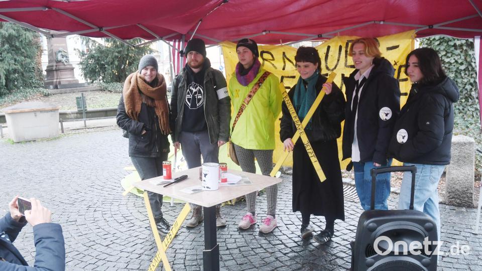 Fridays for Future protestiert in Weiden gegen die Räumung des Dorfes Lützerath in NRW. Bild: Gabi Schönberger