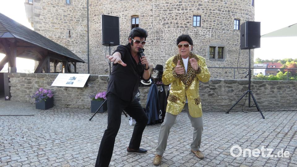 Sogar Elvis Presley hatte schon einen Auftritt im Falkenberger Burghof. Natürlich war der Sänger ein Double. Aber mit solchen und anderen Musikveranstaltungen findet das "Forum Falkenberg" stets ein dankbares Publikum. Archivbild: ubb