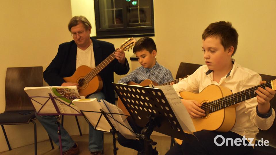 Bei der Museumsnacht 2022, organisiert von "Forum Falkenberg - Freunde der Burg", erklang Gitarrenmusik von Schülern der Kreismusikschule. Archivbild: ubb
