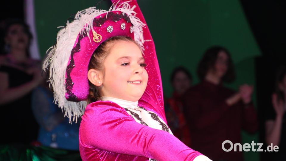 Selbstbewusst und keck, das zehnjährige Tursiana-Tanzmariechen Nina Zant. Bild: kro