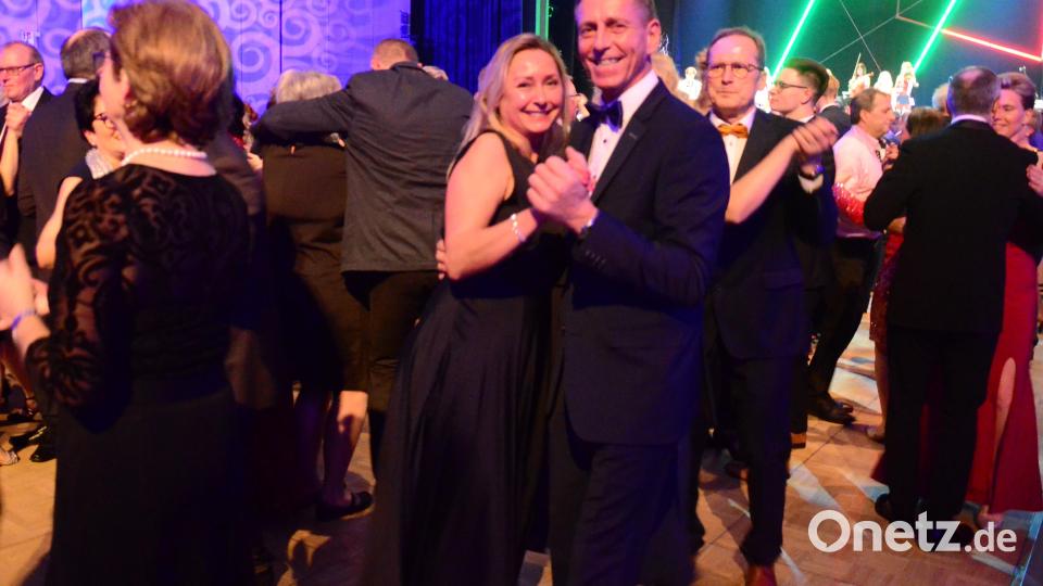 Auf die Ballbesucher warteten moderne Standards im strikten Tanzrhythmus, zeitlose Klassiker und Oldies, Rock- und Pop und auch aktuelle Partyhits. Bild: Kunz