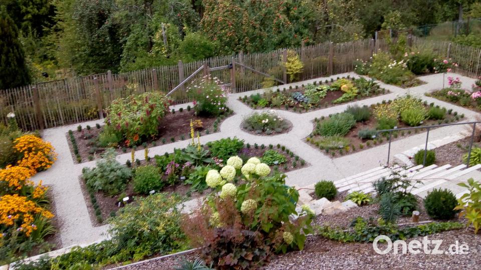 Auch darum kümmert sich der Heimatverein: die Gartenanlage des Taubnschusterhauses. Bild: hev